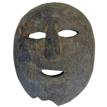 Nepalees sjamanenmasker uit de Himalaya, vooraanzicht met ovale ogen en brede neus