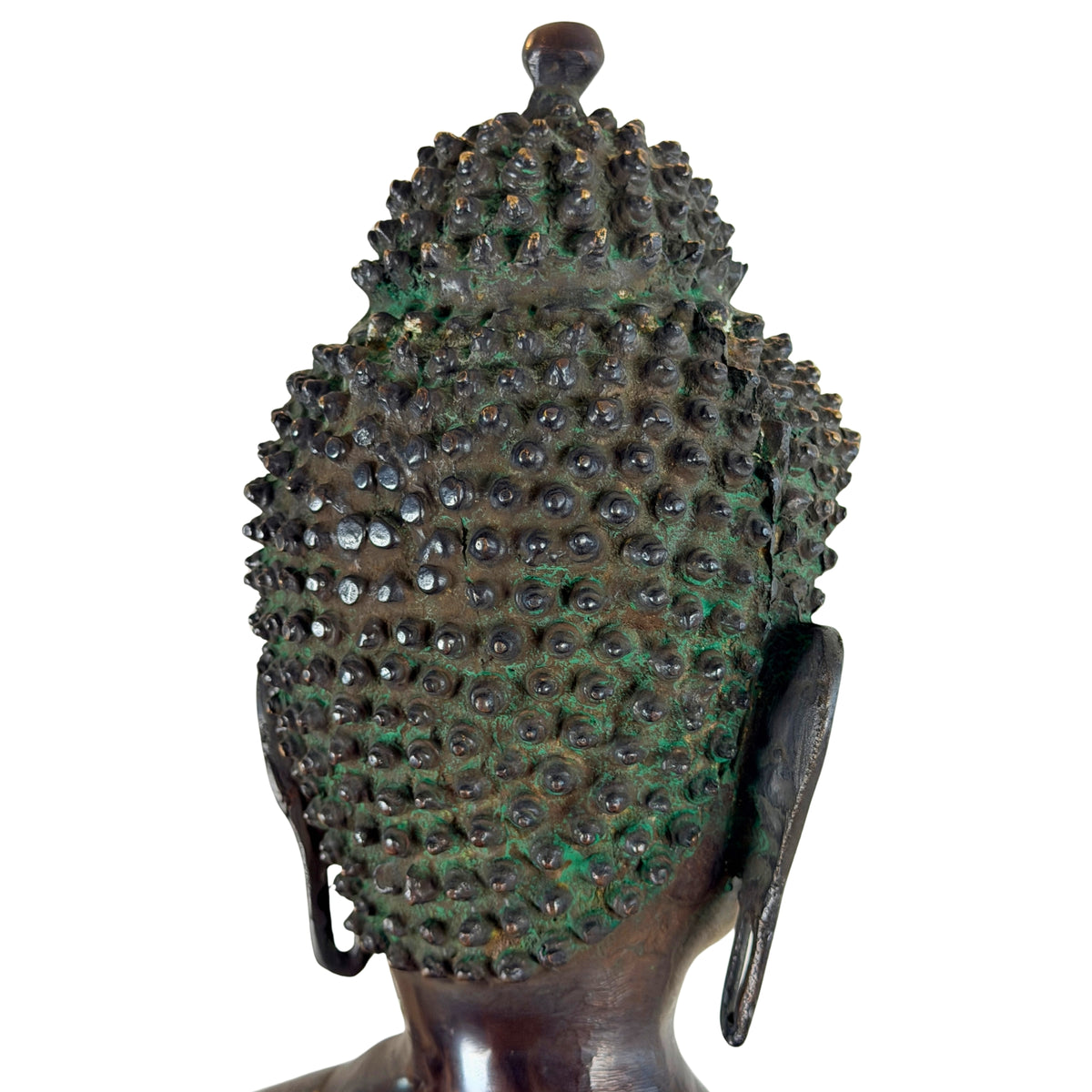 Achterhoofd met rijen haarlokken en groene patina, detail