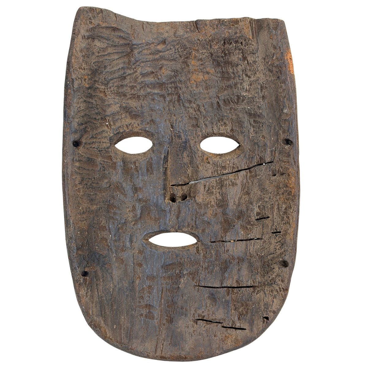 Achterzijde van Nepalees houten sjamanenmasker met oude draaggaten en gebruikssporen