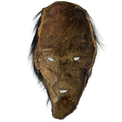 Achterzijde van Nepalees sjamanenmasker met gevormde huid en gebruikssporen