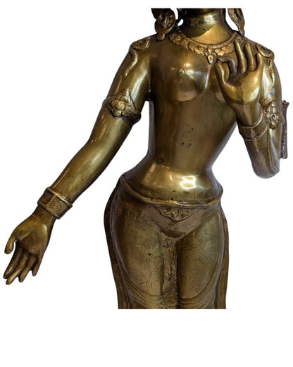 Sierlijk gevormde Nepalese Tara in vuurverguld brons met verfijnde afwerking