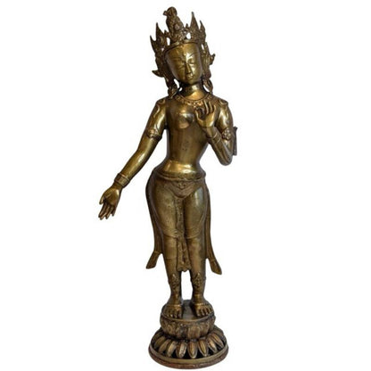 Grote Nepalese staande Tara in vuurverguld brons met elegante houding en sterke uitstraling