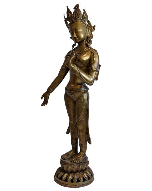 Bronzen Tara uit Nepal met elegante contrapost en sierlijke armhouding