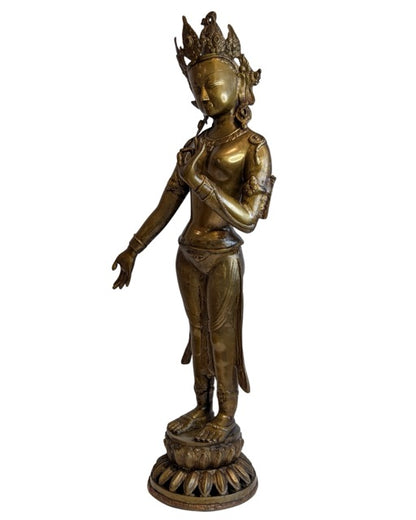 Bronzen Tara uit Nepal met elegante contrapost en sierlijke armhouding
