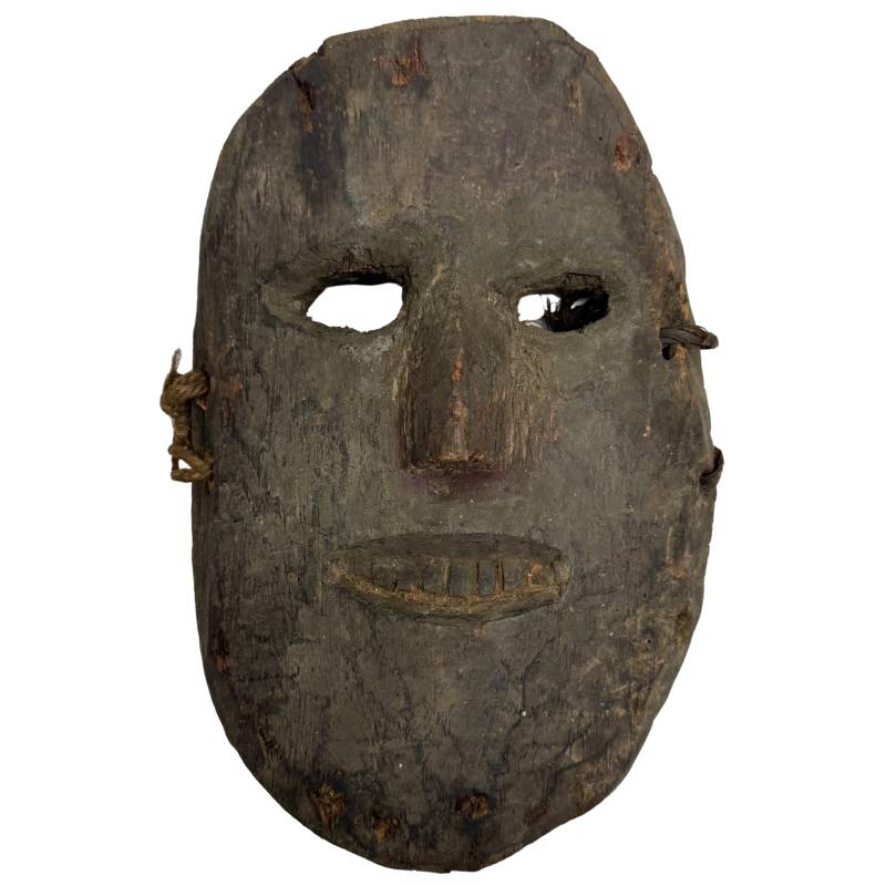 Nepalesische Holzmaske mit breiter Form als rituell genutztes Objekt aus Holz  