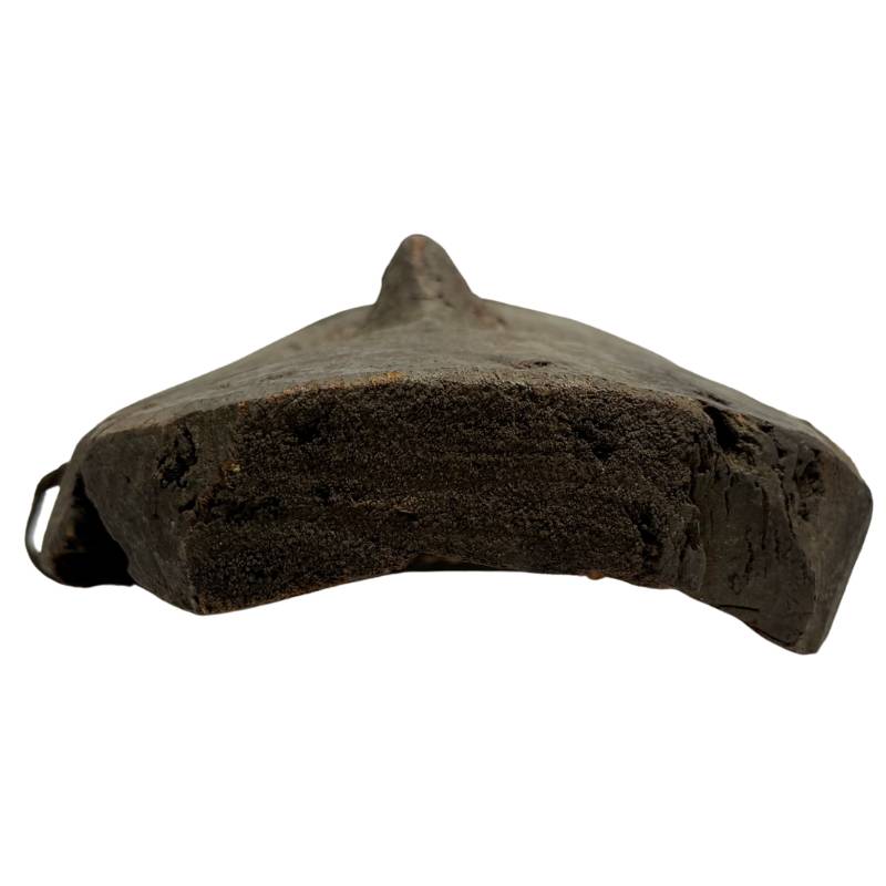 Nepalesische Ritualmaske aus handgeschnitztem Holz mit gealterter Oberfläche  