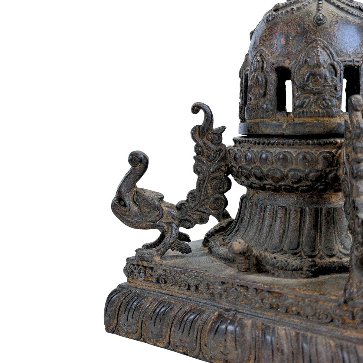 Bronzen Newar chaitya-wierookbrander – makara en florale decoratie