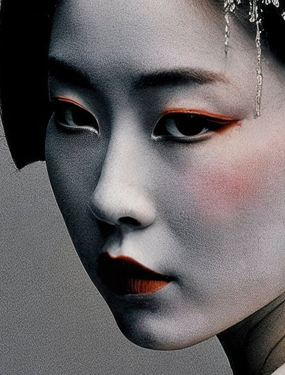 volledige studioweergave van het kunstwerk Ivory Silence XL tonend een afgewende geisha met ontblote rug en traditioneel opgemaakt haar.