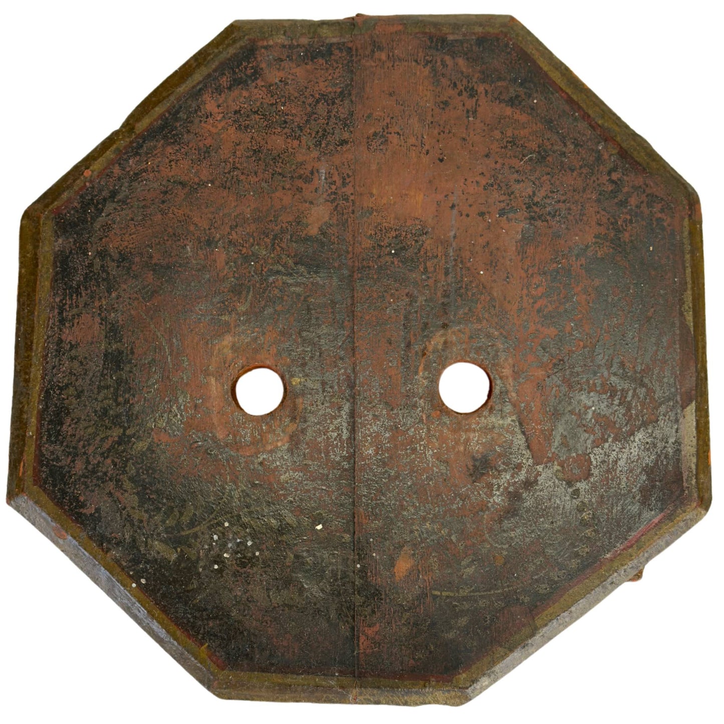 Onderzijde van Indiaas houten volkskunstbeeld met achthoekige basis, slijtage, patina en oude gebruikssporen