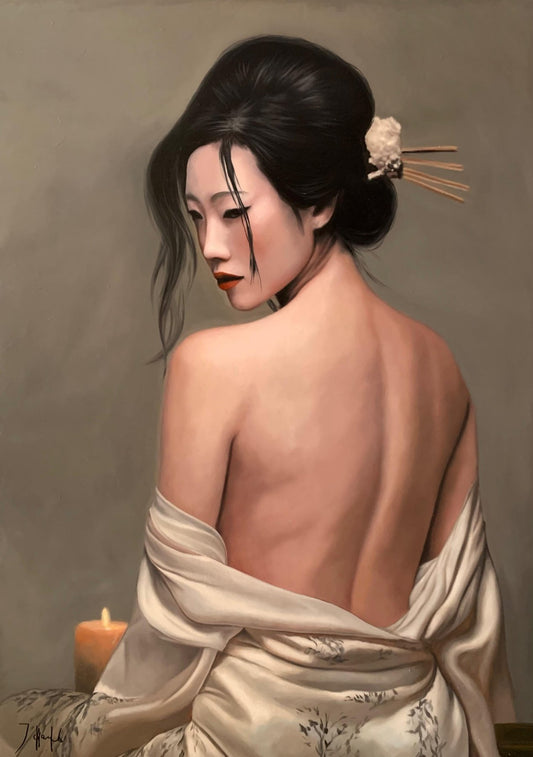 Origineel handgeschilderd olieverfschilderij op doek getiteld Geisha de marfil met een Japanse geisha met blote rug die over haar schouder kijkt bij sfeervol kaarslicht.