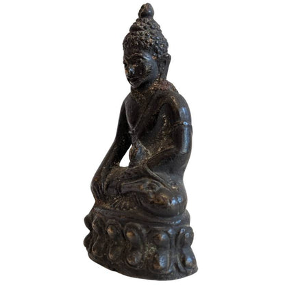 Oud boeddhistisch reisbeeld met kalasha
