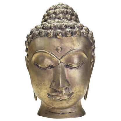 Vooraanzicht van een oud bronzen Boeddhahoofd met serene gelaatsuitdrukking en goudkleurige patina.
