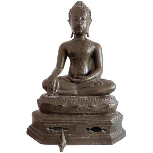 Oud Thaise bronzen Boeddhabeeld in bhumisparsha mudra met natuurlijke patina