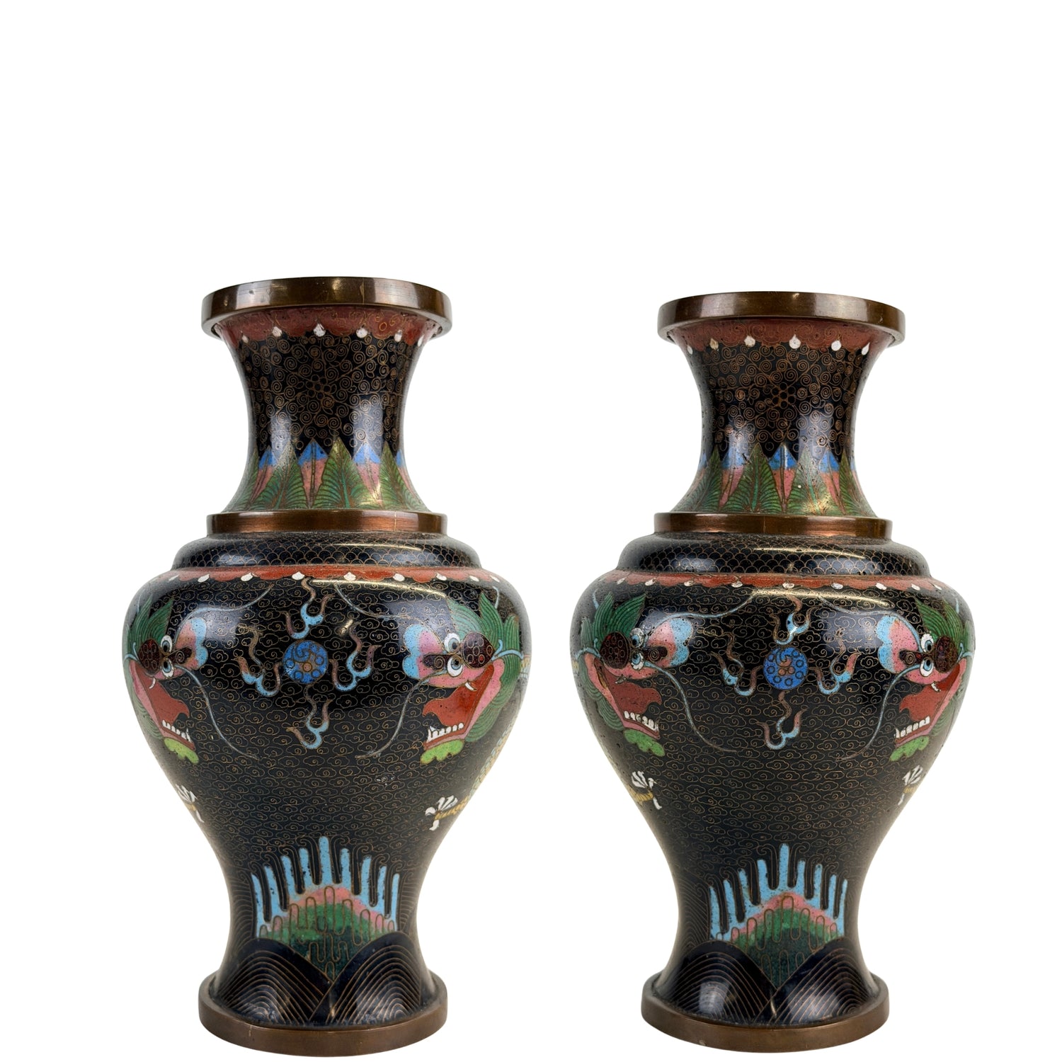 Paar grote Chinese cloisonné vazen in Qing-stijl met archaïsch drakendecor