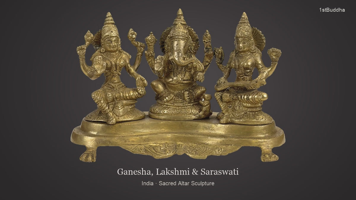 Productvideo van Zwaar Indiaas Messing Altaarbeeld van Ganesha Lakshmi en Saraswati – 3 kg (antiek), met beelden van het object en details van het oppervlak en de decoratie.
