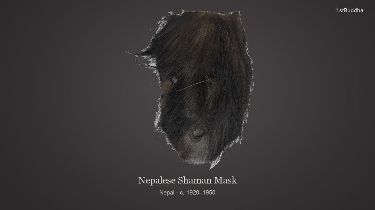 Productvideo van Antiek Nepalees Sjamanistisch Yak-Lederen Ritueel Masker – Gurung / Magar Stam, met beelden van het object en details van het oppervlak en de decoratie.