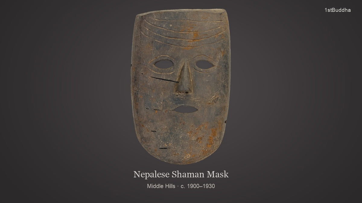 Productvideo van antiek Nepalees houten sjamanenmasker uit de Middle Hills, ca. 1900–1930, met drie ingesneden voorhoofdlijnen, langgerekt gezicht en donkere patina, voor-, zij- en achteraanzicht.