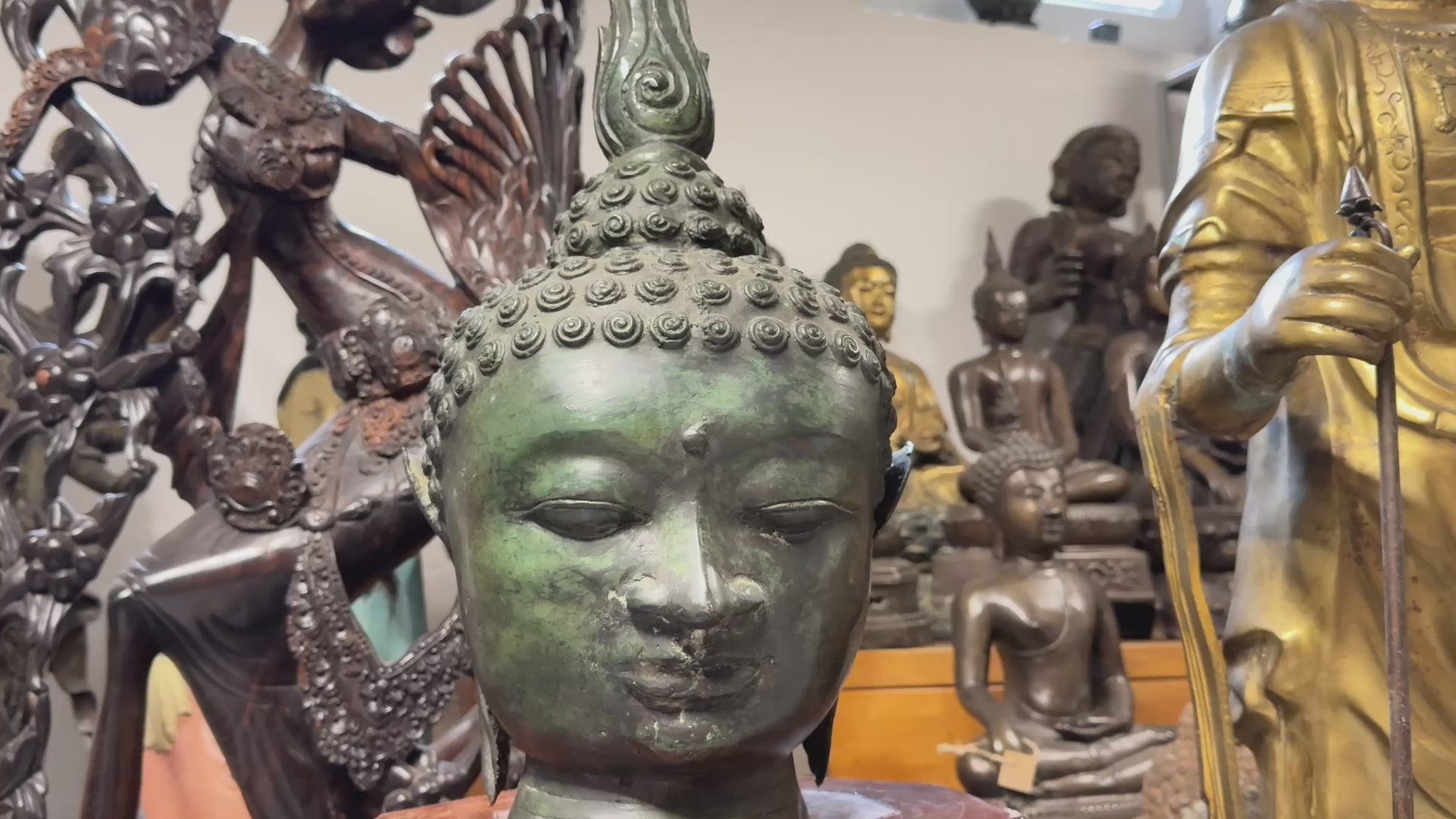 groot antiek boeddha hoofd in brons met authentieke uitstraling