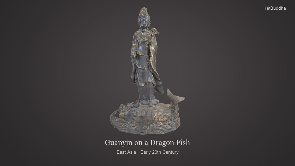Productvideo van Een groot Oost-Aziatisch Guanyin-beeld uit de eerste helft van de 20e eeuw, met beelden van het object en details van het oppervlak en de decoratie.