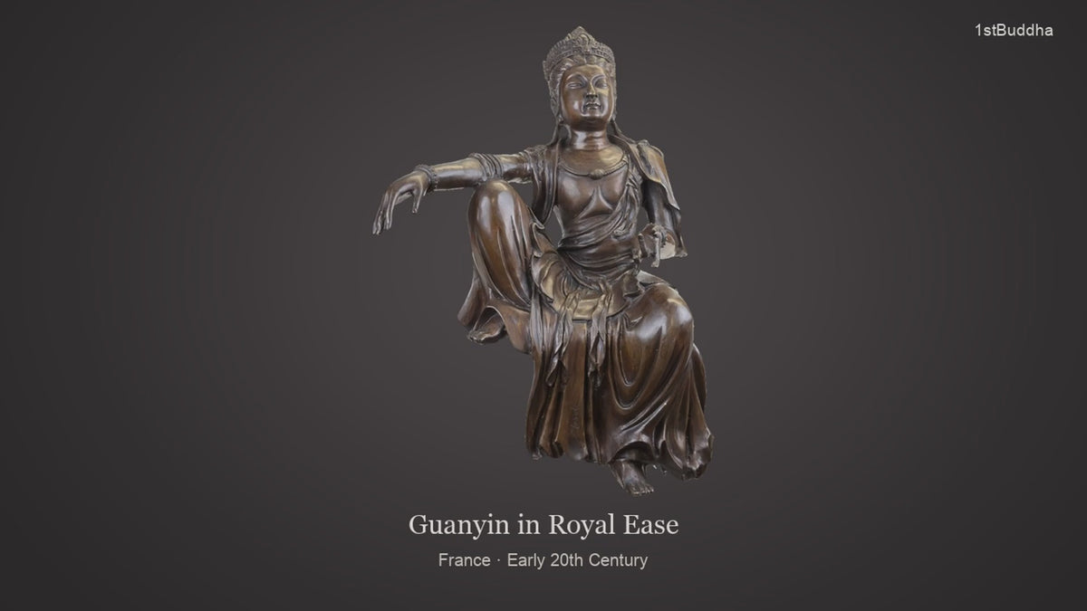 Productvideo van Monumentaal Antiek Frans Bronzen Beeld van Guanyin "Monet" – Unieke Randsoldaat (Corner-Sitter) in Koninklijke Hoge Stijl (57 cm) – 14.6 kg Massief Brons, vroege 20e Eeuw, met beelden van het object en details van het oppervlak en de decoratie.