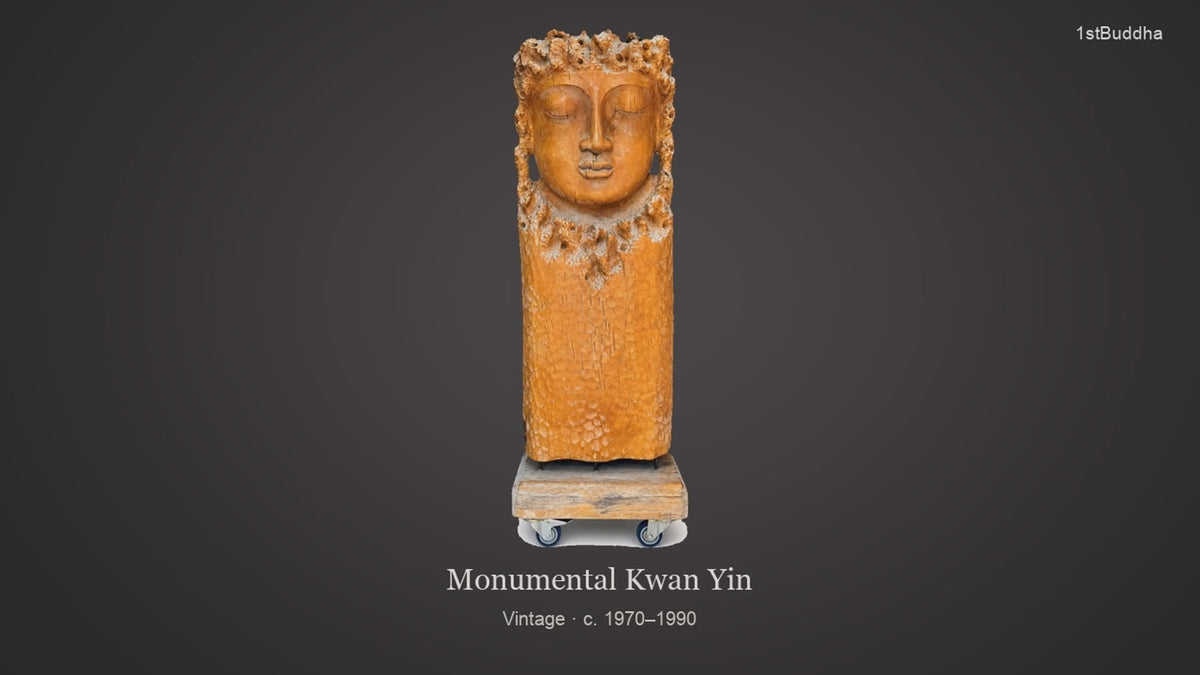 Productvideo van Monumentale Vintage Kwan Yin Wandsculptuur – Brutalistisch Houtsnijwerk ca. 1970–1990 – 159 cm, met beelden van het object en details van het oppervlak en de decoratie.