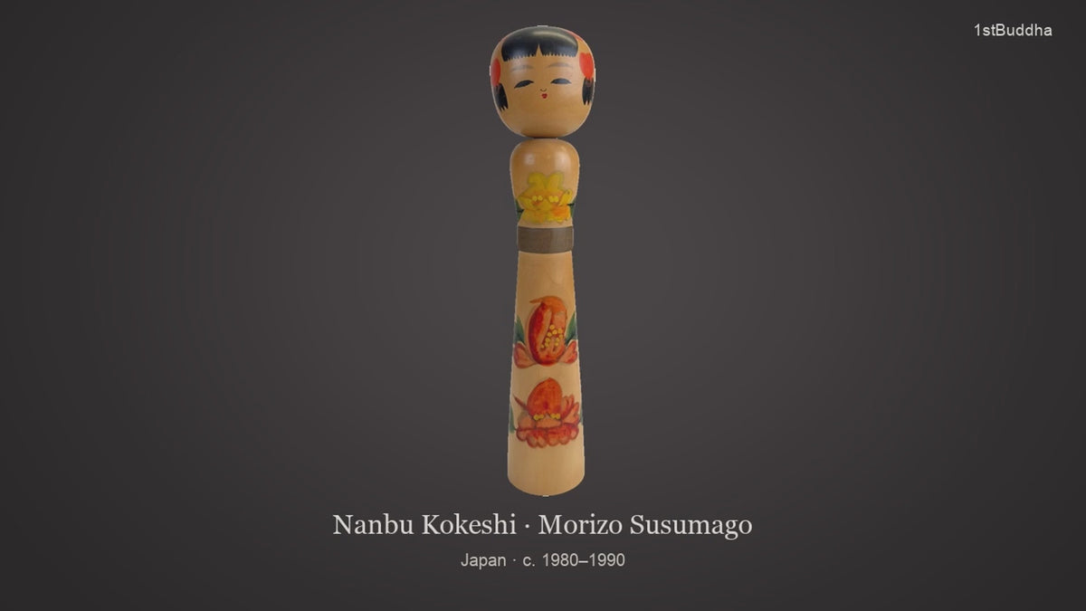 Productvideo van Authentieke Vintage Nanbu Kokeshi – Morizo Susumago (Hanamaki-stijl), met beelden van het object en details van het oppervlak en de decoratie.