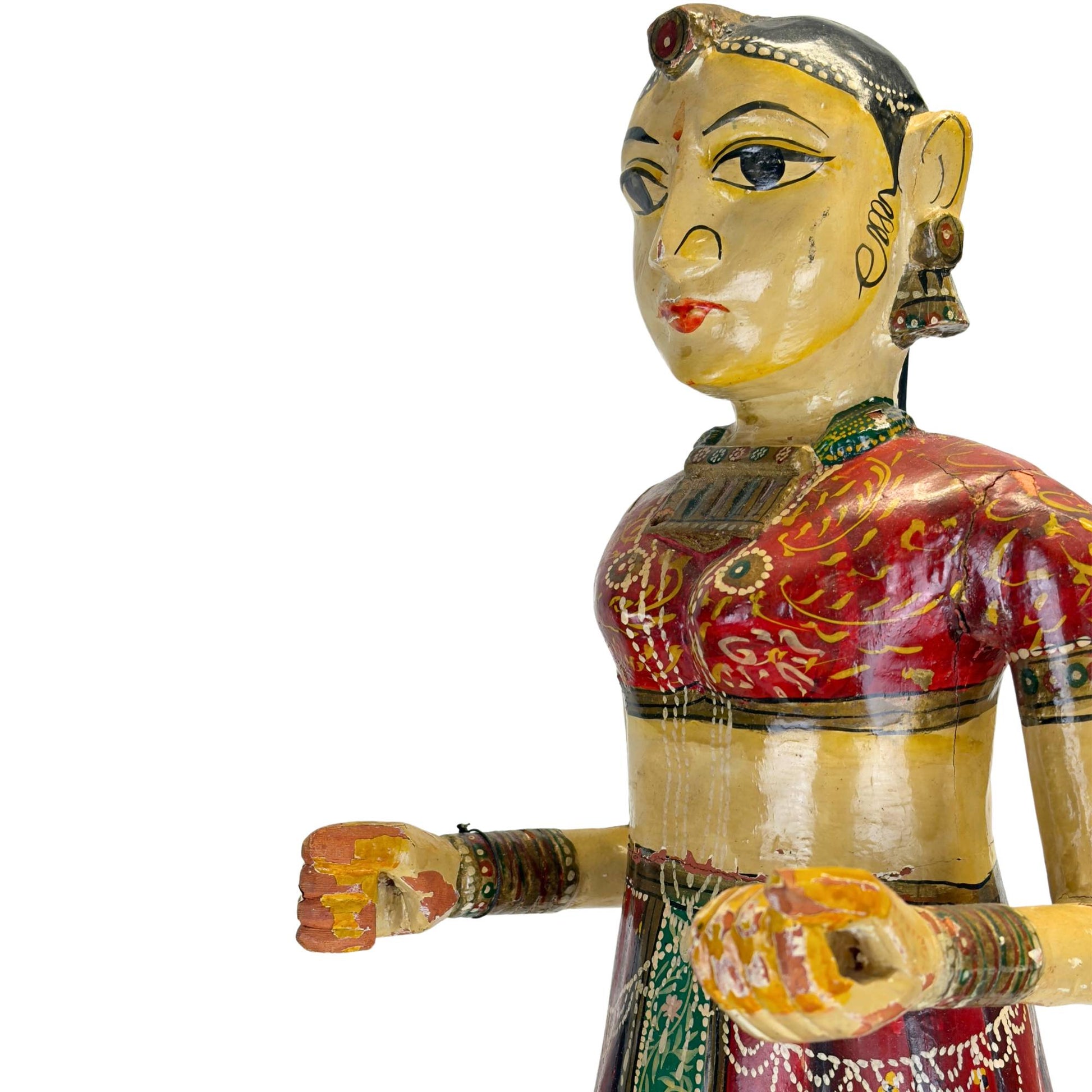 Rajasthani bruid beeld met open handhouding als symbool voor welkom, geluk, voorspoed en positieve energie