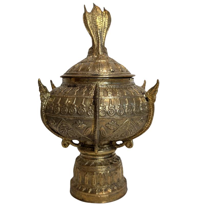 Antieke bronzen ritual bowl met rijk decoratief reliëf, boeddhistisch ceremonieel gebruik