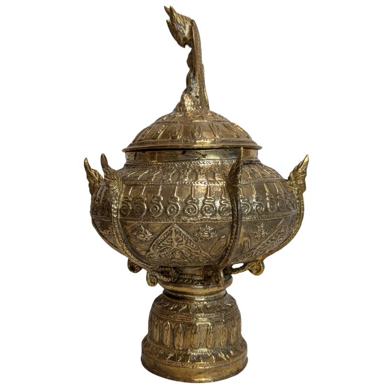 Boeddhistische bronzen ritual bowl gebruikt voor offers en ceremonies in tempelcontext