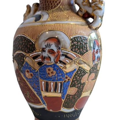 Satsuma-stijl vaas met goudverf en geëmailleerde details, traditioneel Japans keramiek