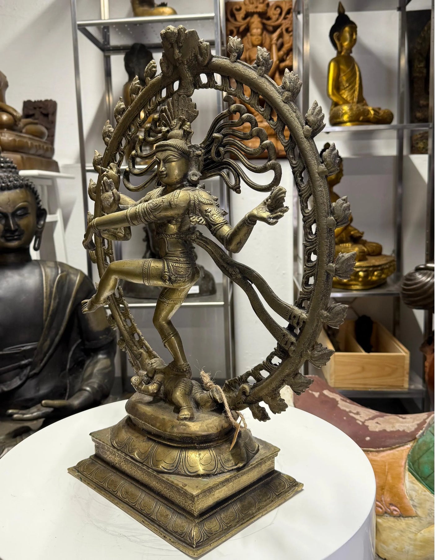 detail van shiva nataraja lichaam brons india met natuurlijke slijtage