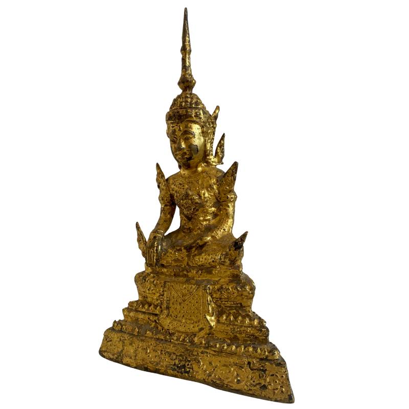 Siamese bronzen Boeddha in bhumisparsha mudra met tempeluitstraling