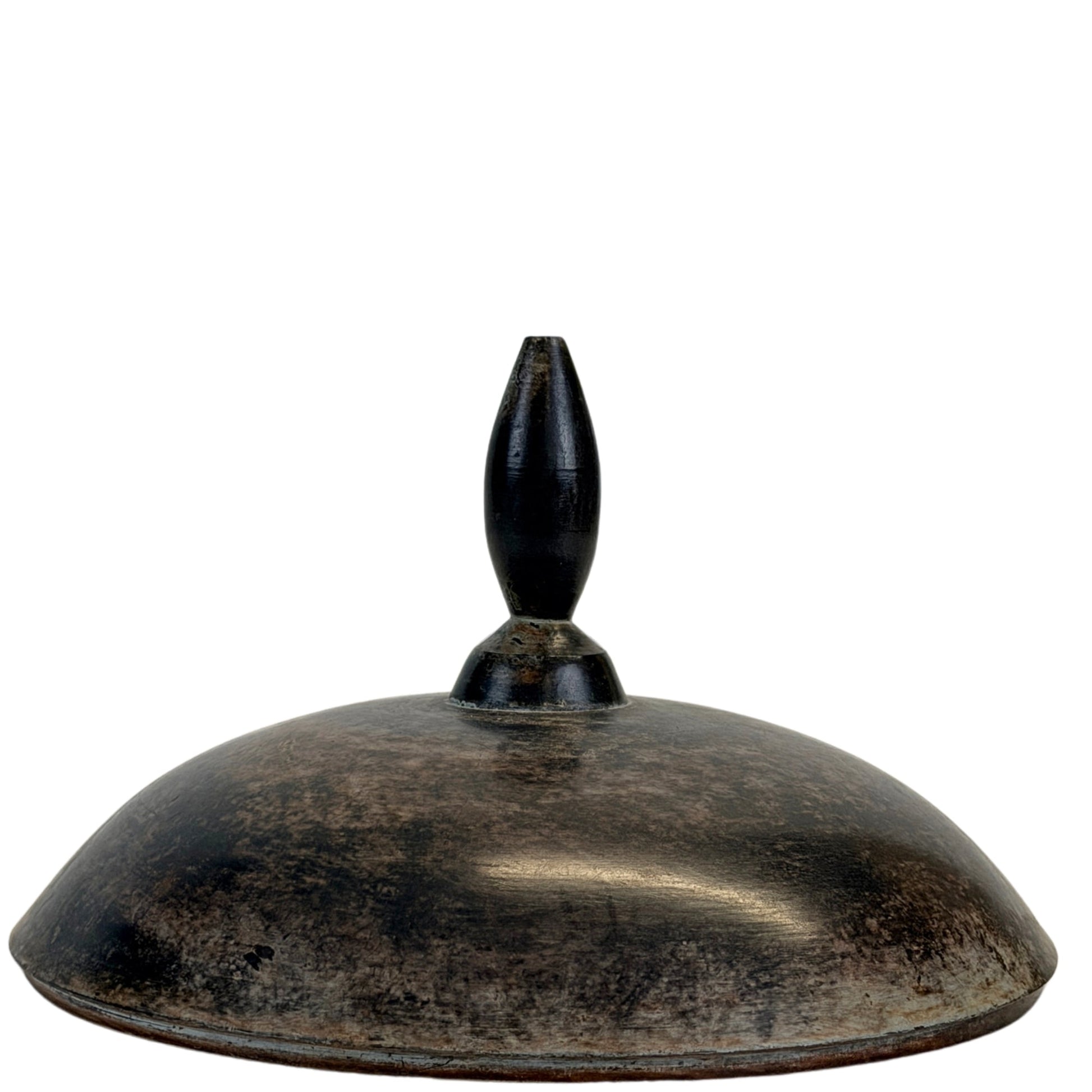 Detail van lotusknop-achtige finial op het koepeldeksel van pot A