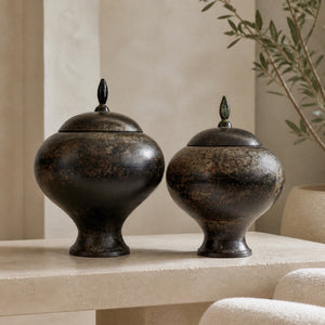 Paar Indiase bronzen dekselpotten met donkere patina, ca. 1920–1960