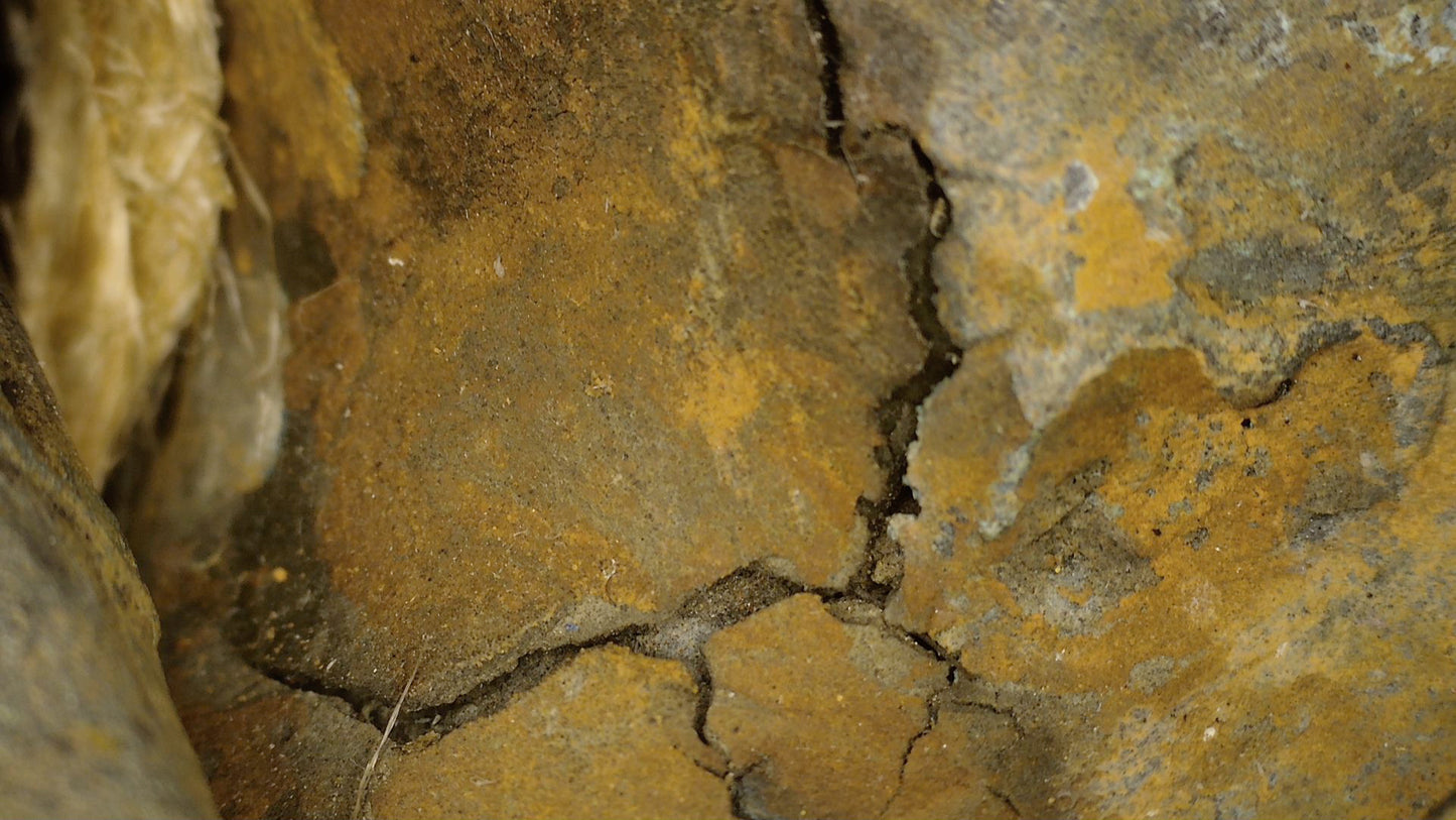 Macrodetail van vergulding, laklaag, patina en conditie van Ayutthaya Boeddha, SKU 740 – detail 7