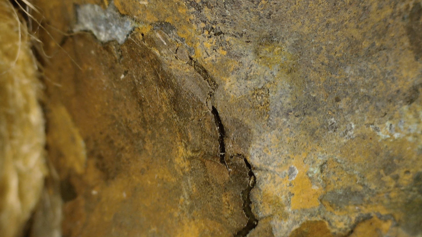 Macrodetail van vergulding, laklaag, patina en conditie van Ayutthaya Boeddha, SKU 740 – detail 8