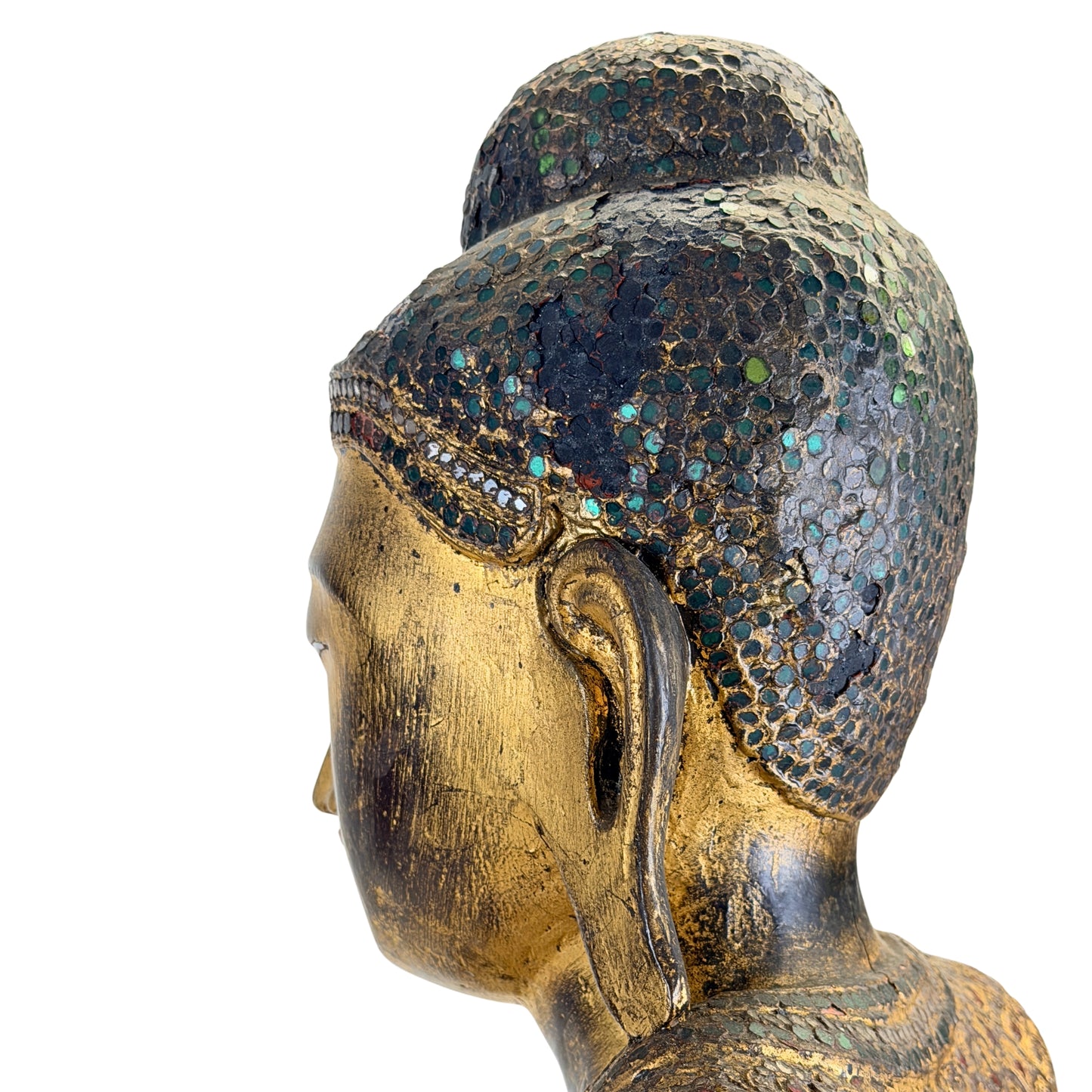 Traditioneel spiegelwerk op een Boeddha uit Mandalay