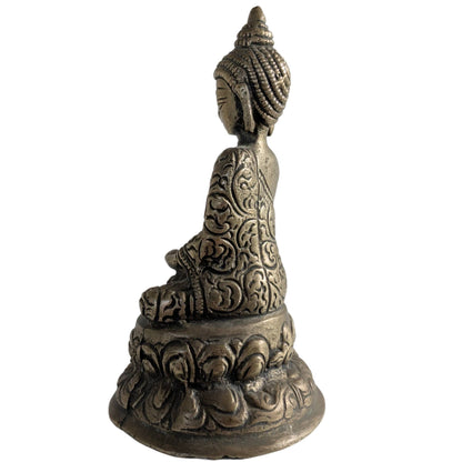 Klein spiritueel Boeddha beeldje geschikt voor altaar of meditatiehoek.