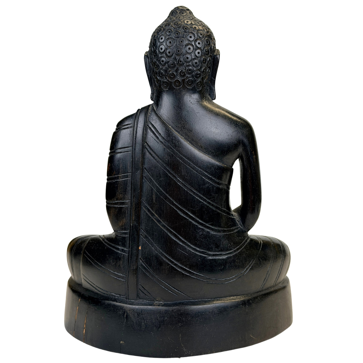 Houten Boeddha uit Sri Lanka met monastieke robe en rustige meditatiehouding
