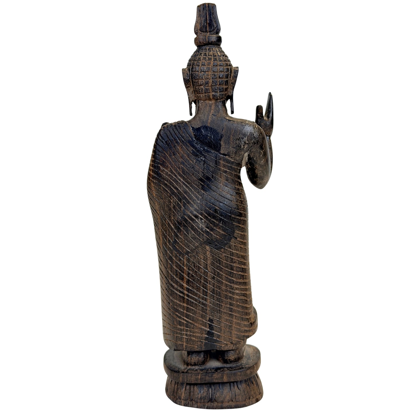 Sri Lankaanse Theravada Boeddha met lange lineaire plooien in het monastieke gewaad
