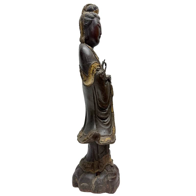 Staande Guanyin Avalokiteshvara houten beeld met beschermend handgebaar, Qing-dynastie