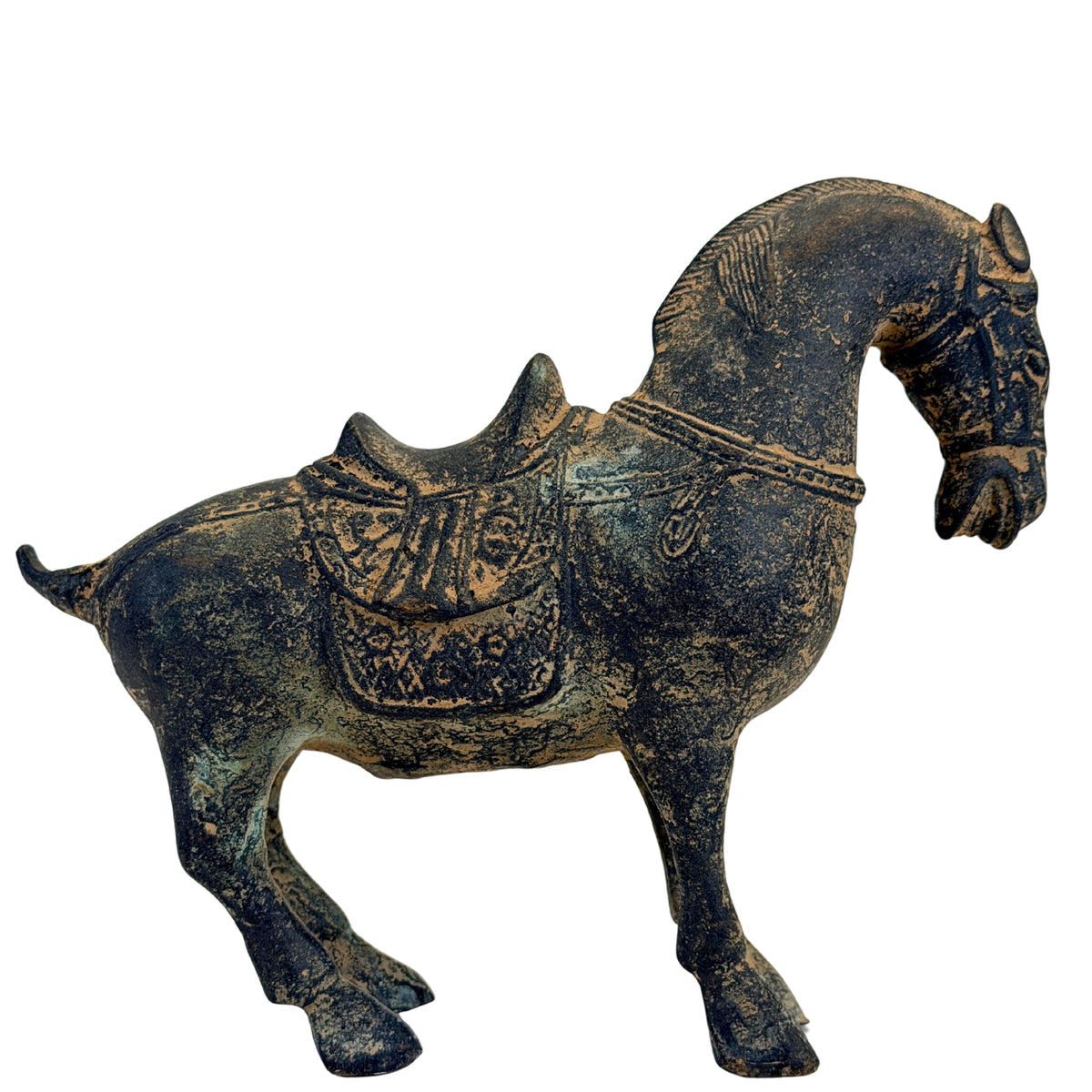 Tang-stijl paardensculptuur uit China met archaïsche patina