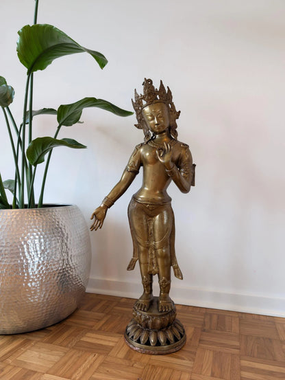 Tara beeld brons met lotus basis boeddhistische kunst Himalaya stijl