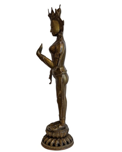 Nepalese Tara vervaardigd als tempelsculptuur met overtuigende aanwezigheid