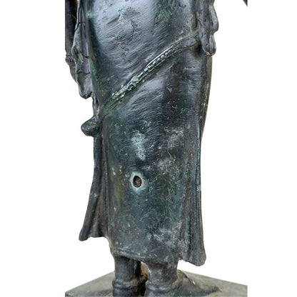 tempelbeeld van brons uit aziatische kunst met patina