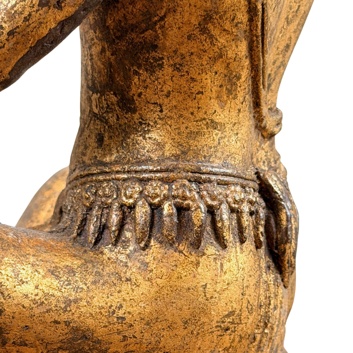 Detail van rug, schouderband en vergulding