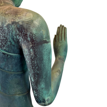 Detail van schouder en oude groenbruine patina
