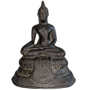 Shopify Titel: Antiek Brons Thais Boeddha Beeld – Sukhothai Stijl – Bhumisparsha Mudra – 20,5 cm