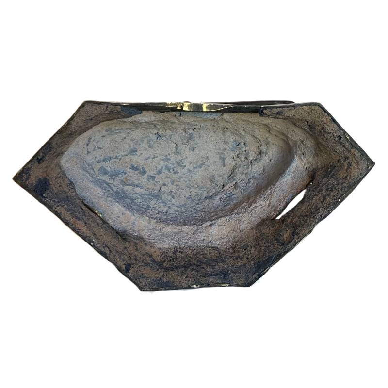 Thaise bronzen Boeddha in bhumisparsha mudra met oud tempelkarakter