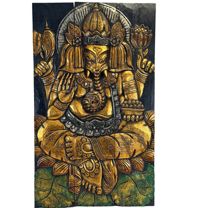 Thaise houten Ganesha drieluik met goudkleurig reliëf en lotusmotieven, vooraanzicht